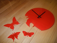 Отдается в дар Часы настенные с бабочками красные
