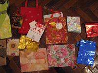 Отдается в дар подарочный пакет с подарочными пакетиками)))