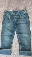 Отдается в дар Укороченные джинсы Levis женские