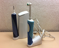 Отдается в дар 2 электрические зубные щетки Oral-B Braun с базой