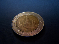 Монета 10 тайских батов