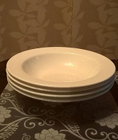 Отдается в дар глубокие тарелки белые 4 шт.