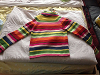 Отдается в дар свитер женский яркий