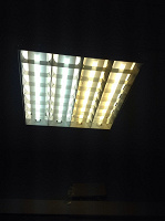 Отдается в дар Лампы дневного освещения-светильник из 4 ламп)
