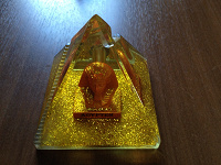 Отдается в дар Пирамида-подставка под ручки.