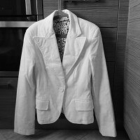 Отдается в дар Белый пиджак 40-42 рос.
