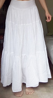 Отдается в дар Белая длинная юбка р-р 42
