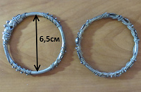 Отдается в дар Два браслета в индийском стиле, цвет серебряный, внутренний диаметр — 6,5 см.