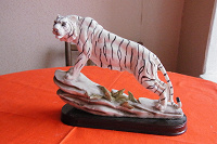 Отдается в дар Статуэтка «Белый тигр»