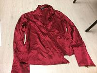Отдается в дар Красная атласная блузка