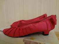 Отдается в дар красные туфельки с бантиками