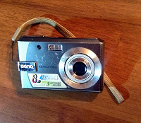 Отдается в дар Нерабочий фотоаппарат Benq DC E820