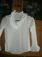Отдается в дар белая блузка первоклашке