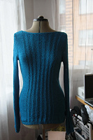 Отдается в дар Синий свитер(S-M)