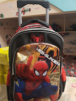 Отдается в дар Школьный рюкзак на колесах человек паук.