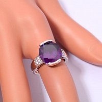 Отдается в дар Кольцо с фиолетовым камнем 16,5 размер
