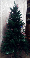 Отдается в дар Искусственная новогодняя елка просит починки