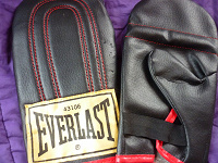 Отдается в дар Перчатки для единоборств Everlast