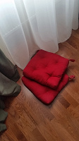 Отдается в дар Две подушки на стулья Ikea б/у