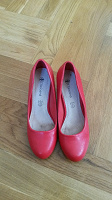 Отдается в дар Красные туфли 38 размер можно на 37,5