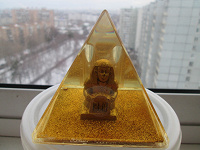Отдается в дар сувенир из Египта --пирамида