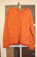 Отдается в дар Оранжевый свитер 46-48 р.