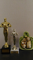 Отдается в дар Статуэтки «Оскар» и сувенир «Привет с моря»