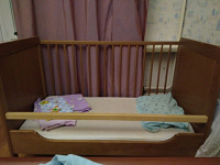 Отдается в дар Детская кровать с подушкой и постельным бельем