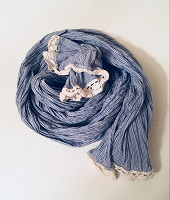 Отдается в дар Лёгкий шарфик в полоску (голубой — белый)