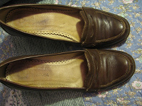 Отдается в дар Кожаные женские туфельки на устойчивом каблуке, 37 размер