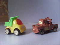 Отдается в дар детские игрушки для малышей (игрушечные машинки)