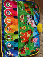 Отдается в дар Детский музыкальный коврик с животными (работает не полностью)