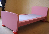 Отдается в дар кровать розовую для ребёнка до 7 лет