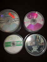 Отдается в дар DVD диски в банках
