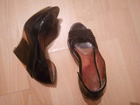 Отдается в дар Черные туфли — босоножки 35р