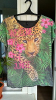 Отдается в дар Женская яркая футболка р.50 с леопардом