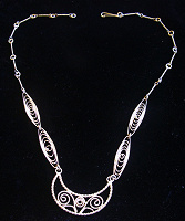 Отдается в дар Серебряное украшение на изящную шею худенькой барышни.