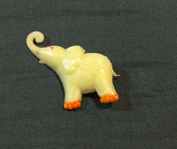 Отдается в дар Брошь слоник фосфорицирующая, в коллекцию