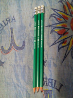 Отдается в дар Три простых карандаша с ластиком