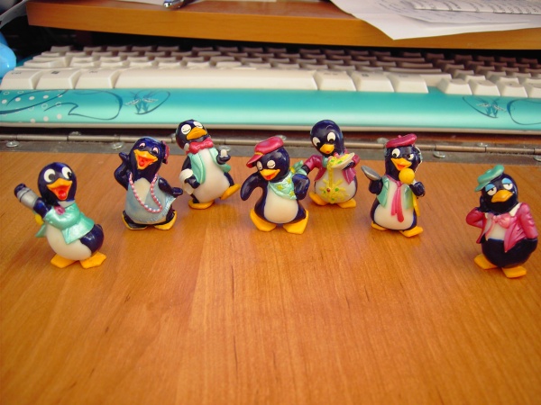 пингвины из киндера. киндеры пингвины. киндер натунс пингвины. киндер пингвинчики. коллекция киндер пингвины 1994.