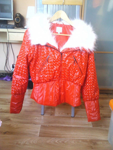 Красная куртка