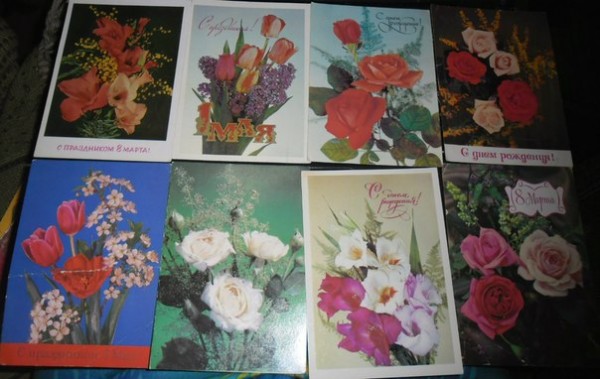 Много советских открыток с цветами и праздниками.
