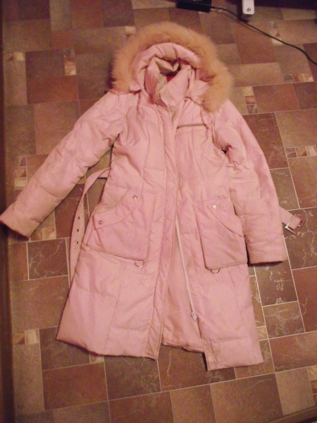 Длинная розовая куртка