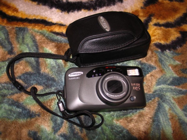 Фотоаппарат Samsung Slim Zoom 115S (плёночный, рабочий, с батарейкой)
