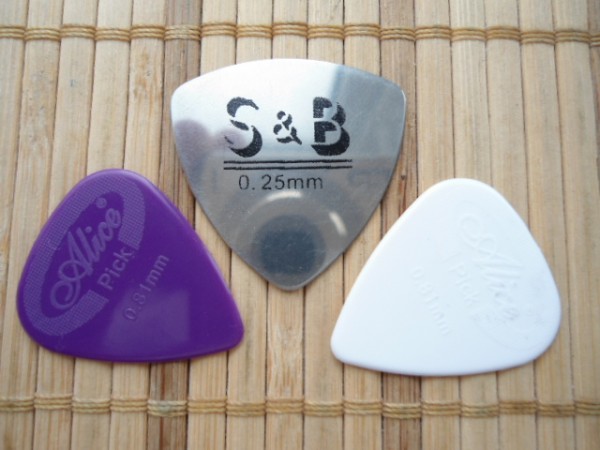 Медиатор d'andrea 77. Planet waves медиатор нейлоновый. Необычные медиаторы для гитары. 9 медиаторы. Медиатор для домры.