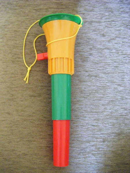 Дуделка на день рождения. Дудка на день рождения. Свистулька для праздника. Дуделка выход играть. Дуделка выход играть.