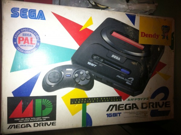 Sega MegaDrive2, олд-гейм-девайс.