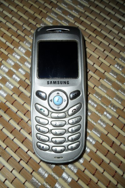 S100 телефон. Samsung SGH-x100. Samsung SGH c100 2003. Samsung x100 телефон. Samsung x100 с антенной.