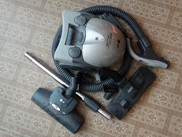 Lg v-c3037rd. Пылесос lg v-c3e55st. Lg v-c 5285stu. Lg storm extra 1500 w v-c3055nt. Пылесос lg v-c1061n.