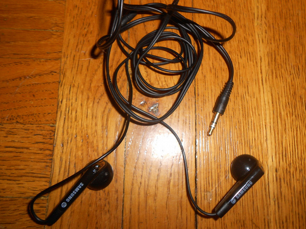 наушники разные телефонные в дар (Киев). Дарудар